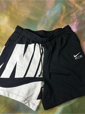 nike loose fit mid rise shorts NWT